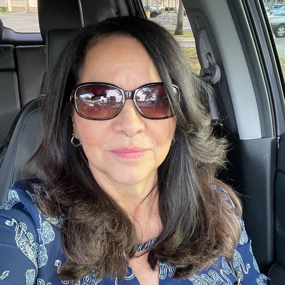 Meet your Posher - Picture 3 of 5